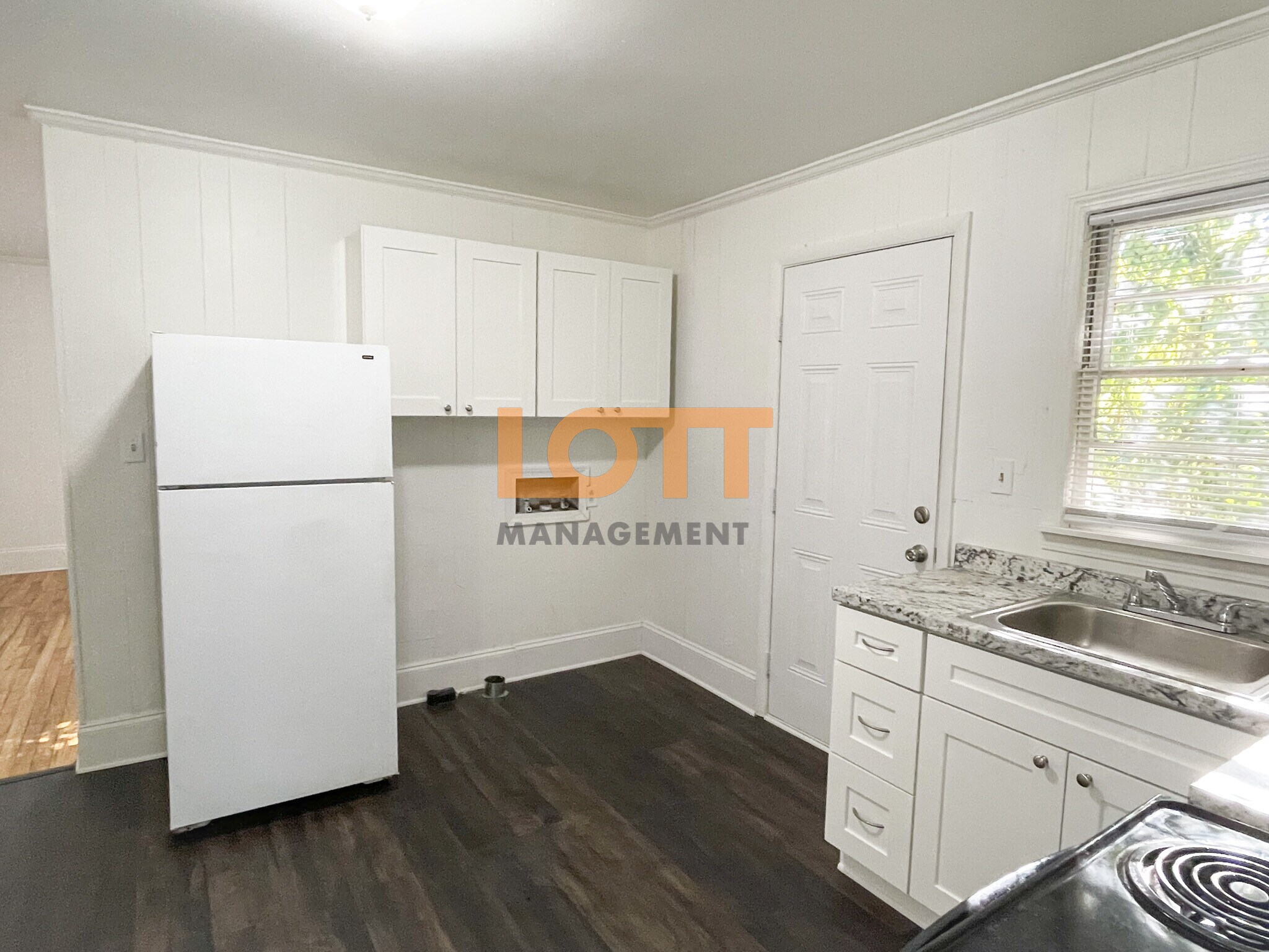 Building Photo - 203 King St