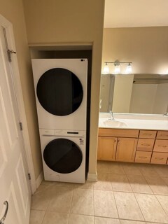 NEW in-unit washer/dryer - 1925 N Water St