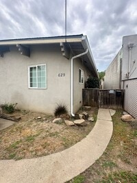 Building Photo - Recently updated 2 Bed/1 Bath Home!