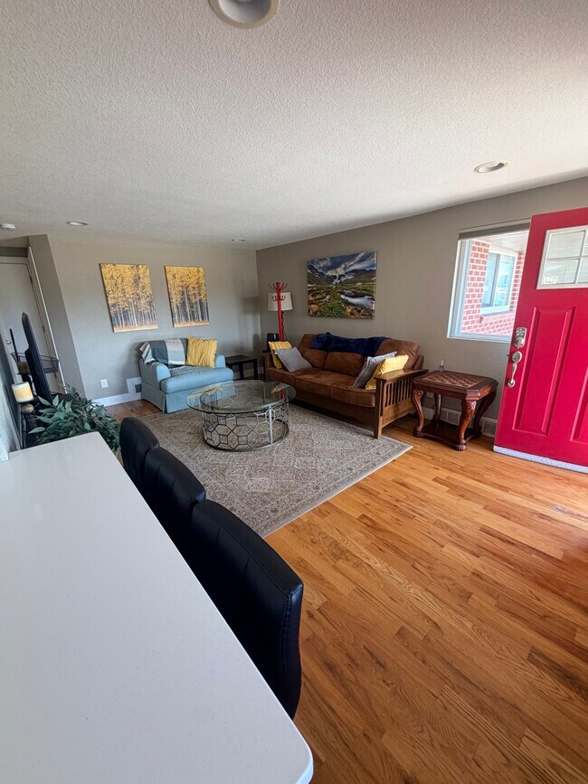 Building Photo - West Oak Triplex