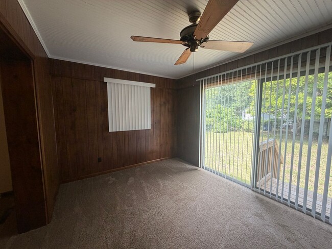 Building Photo - 215 Lesesne Dr