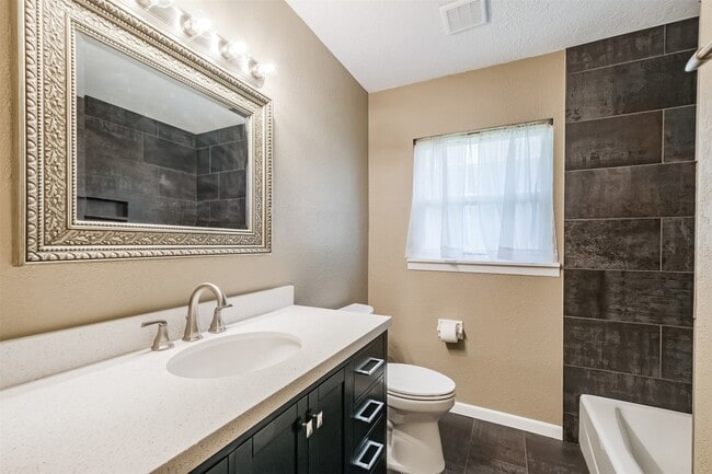 Building Photo - 5450 Stillbrooke Dr
