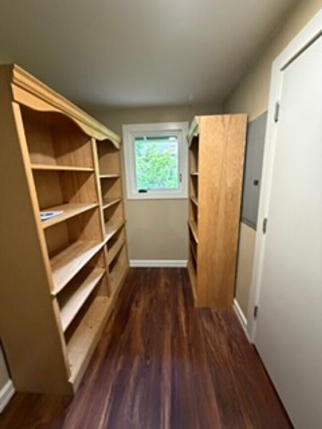 Building Photo - Charming, Spacious, Updated Home in Lake Oswego!