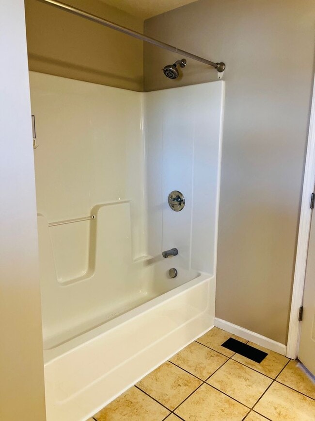 Building Photo - Charming 3-Bedroom Home with Modern Amenities and Elegant Finishes