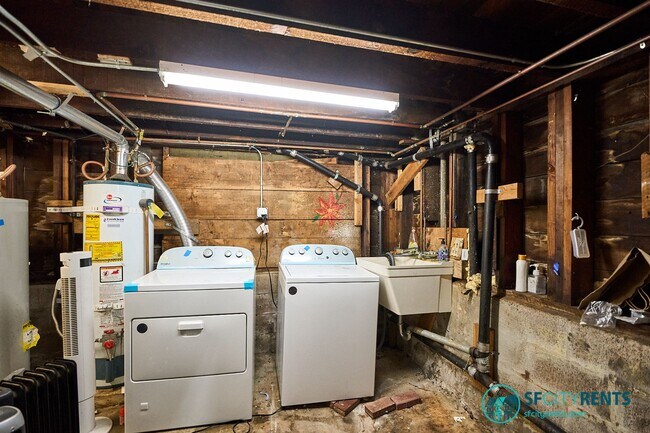 Building Photo - Bernal/St Mary's: Rare Remodeled Cottage w/ Washer/Dryer, Patio & Storage