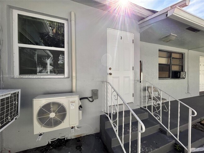 Building Photo - 1928 Wilson St