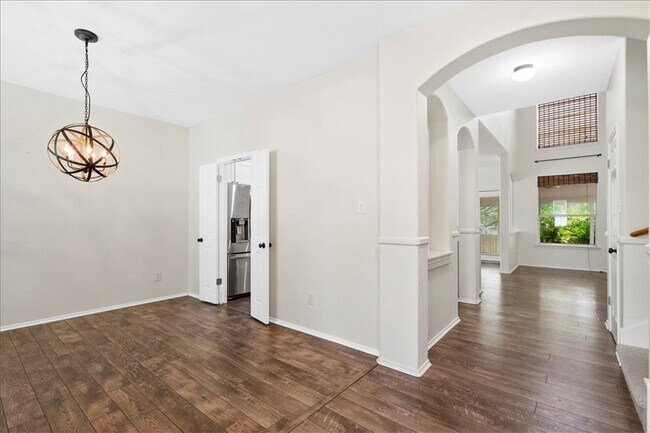 Building Photo - 2225 Speidel Dr