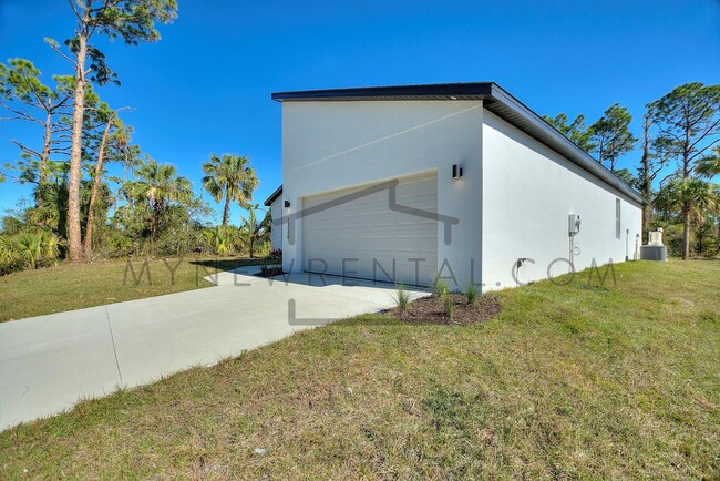 Building Photo - 3473 S San Mateo Dr