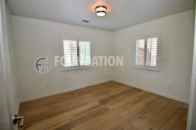 Building Photo - Remodeled 4BD/2BA in Prime Tiburon Locatio...