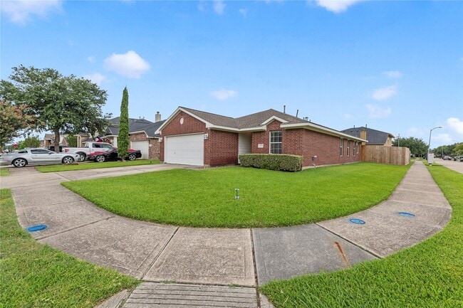 Building Photo - 10819 Redwood Dr