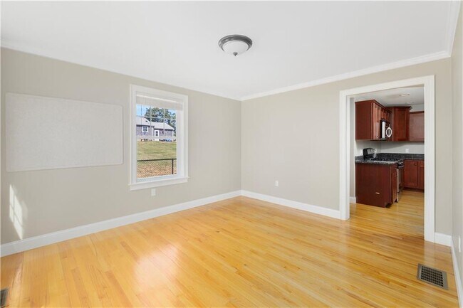 Building Photo - 18 Vanderbilt Ln