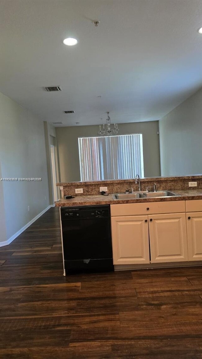 Building Photo - 2002 Freeport Dr