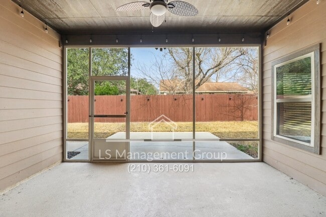 Building Photo - 1041 Water Oak