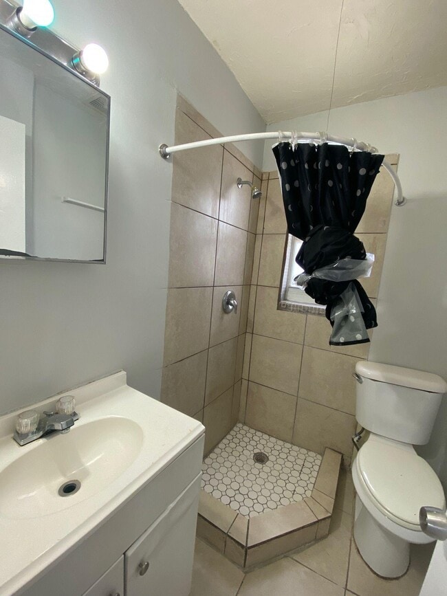 Building Photo - 1497 W 34th St