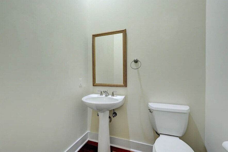 Building Photo - 435 S Front St