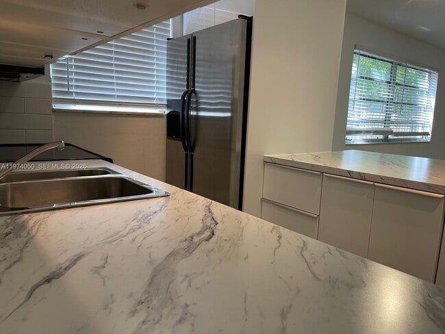 Building Photo - 1120 102nd St