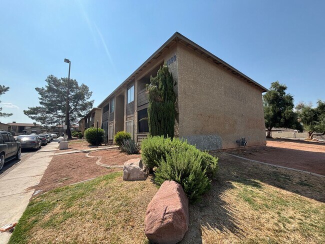 Building Photo - 4590 Carriage Park Dr