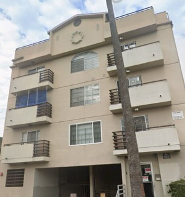 Building Photo - 521 S Manhattan Pl