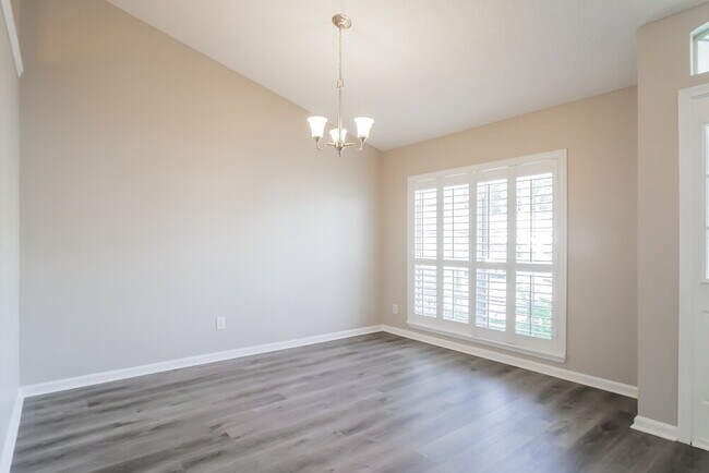 Building Photo - 2158 S Cranbrook Ave