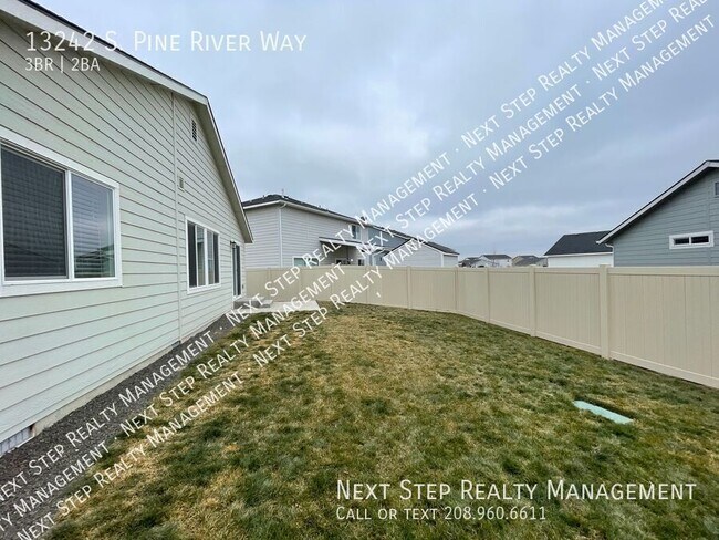 Building Photo - 13242 S Pine River Way