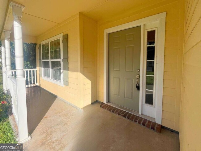 Building Photo - 303 Gary Cir