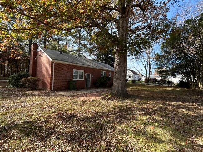 Building Photo - 209 Long Cir