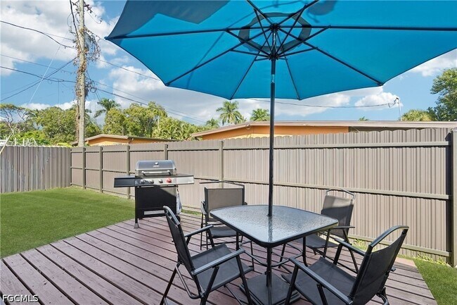 Building Photo - 92 Oak St