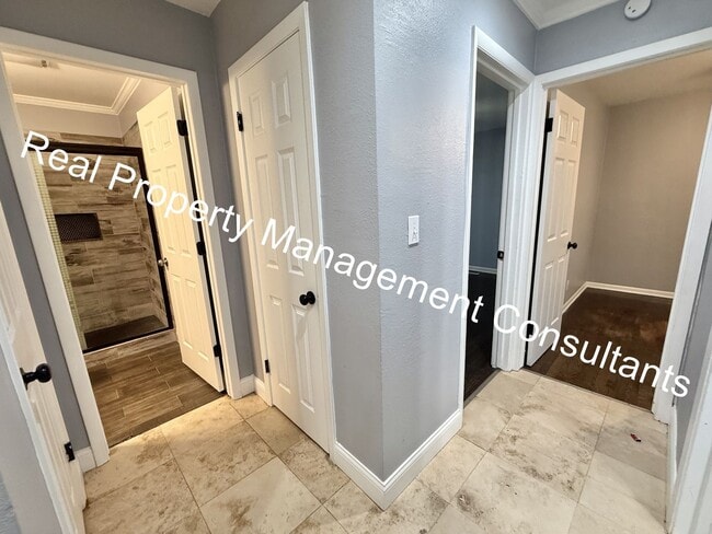 Building Photo - Updated 4 Bedroom, 2 Bath Home with Spacio...