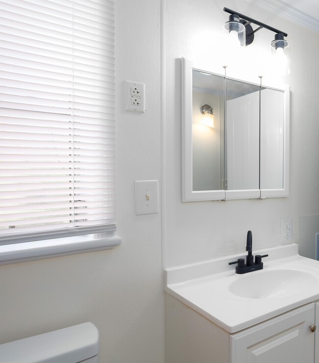 Building Photo - 1190 Blue Creek Rd