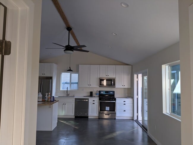 Building Photo - 240 W Cedar Ave