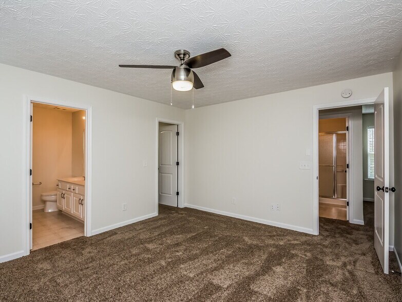 Building Photo - 120 Holly Mill Village Dr
