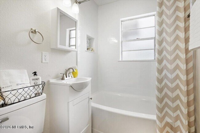 Building Photo - 93 Lewis St