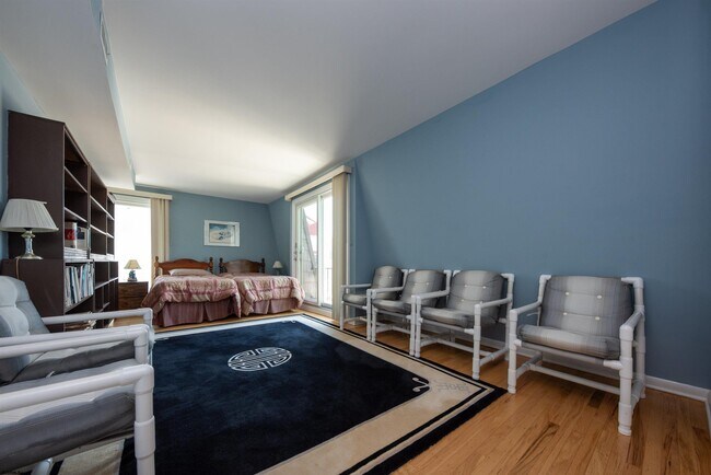 Building Photo - 3201 Bayland Dr