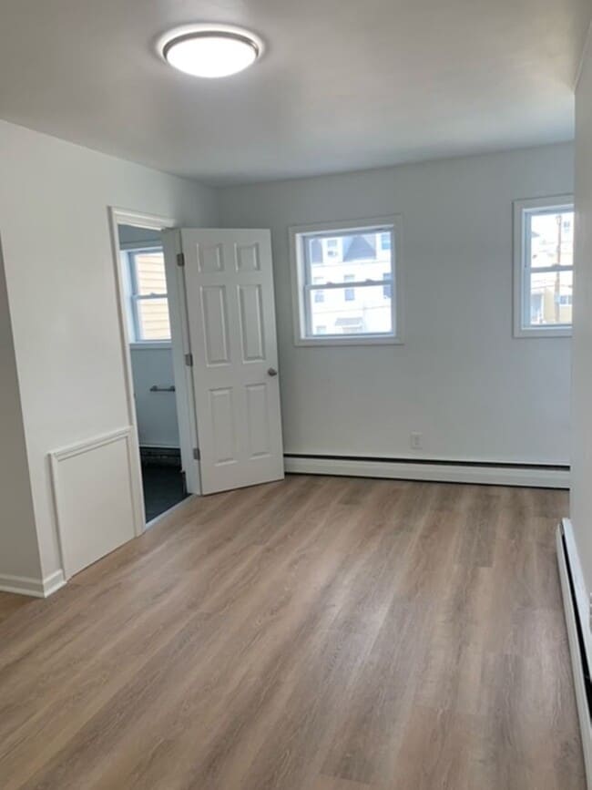 Building Photo - Beautiful 2 bedroom 2 bathroom home in the heart of Bloomfield.