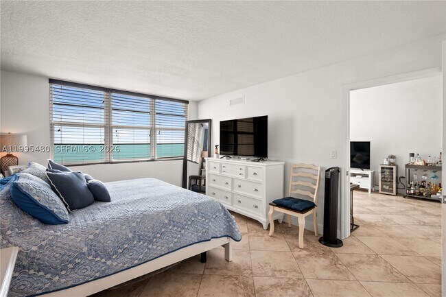Building Photo - 6917 Collins Ave
