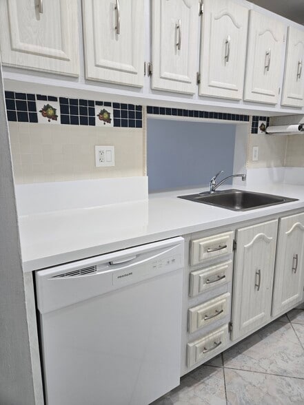 Building Photo - 2935 NE 163rd St