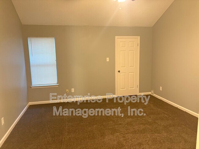 Building Photo - 3913 Oak Branch Cir E