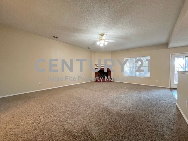 Building Photo - Charming Single-Story 3/2/2 in Crowley ISD For Rent!