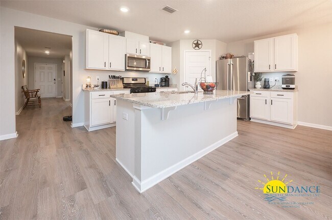 Building Photo - Stunning 4 Bedroom Home in Crestview! -Sol...