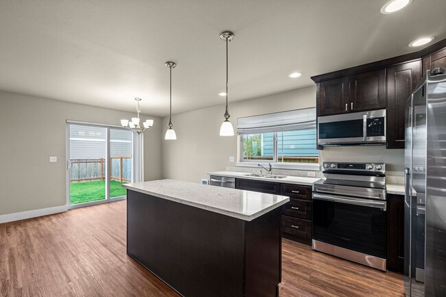 Building Photo - Modern 4-Bed Tacoma Home | Energy Efficien...