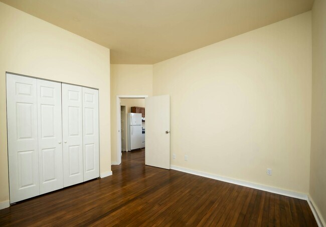 Building Photo - 2102 Maryland Ave