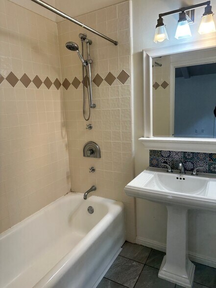 Building Photo - 16220 Greenwood Ln