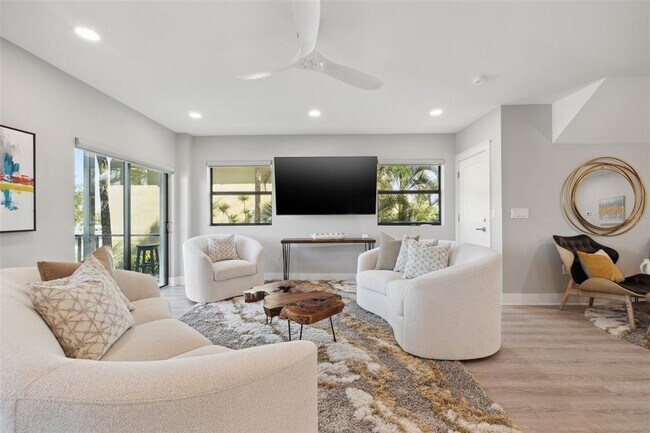 Building Photo - 12404 Capri Cir N