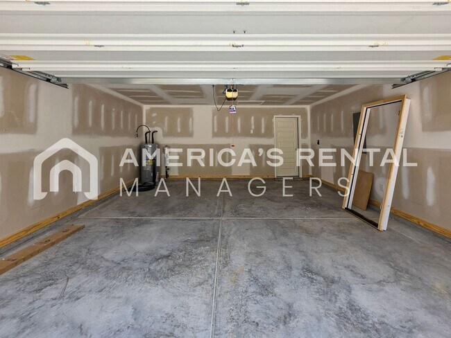 Building Photo - 556 Saddlewood Bnd