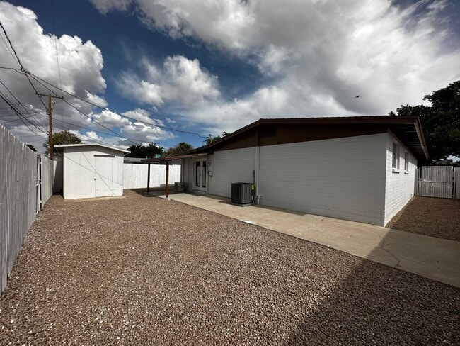 Building Photo - Newly Remodeled 3 bedroom, 2 bathroom home!