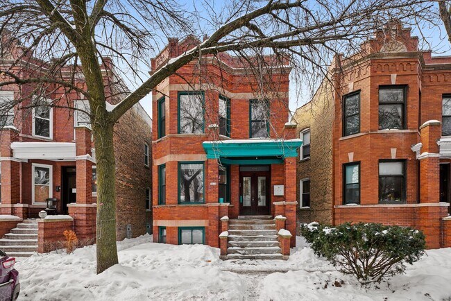Primary Photo - 2642 N Sacramento Ave