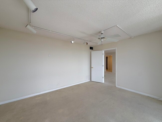 Building Photo - 2000 Presidential Way