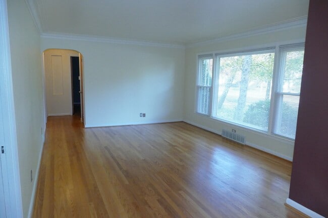 Building Photo - Royal Oak Two Bedroom / One Bathroom Brick Ranch on Large Fenced Lot