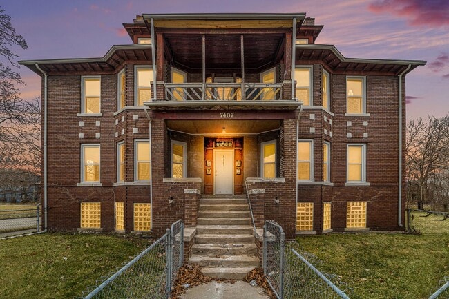 Building Photo - Charming Haven: Dunedin's Six-Family Gem