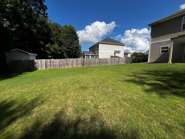 Building Photo - Modern Amenities. Urban Location. Sophisti...